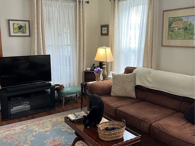 Listing photo 5