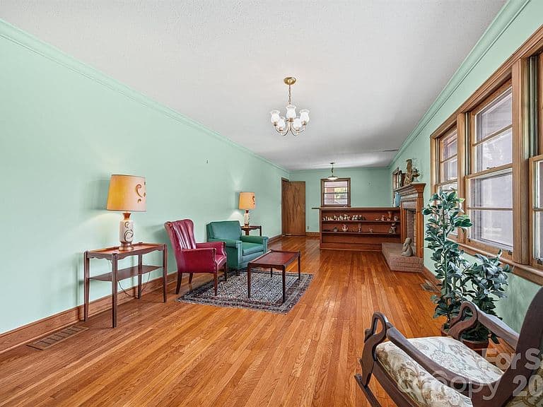 Listing photo 5