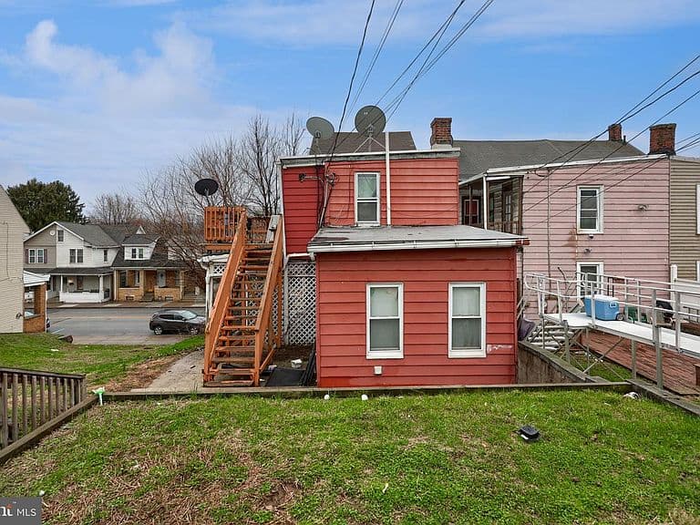 Listing photo 2
