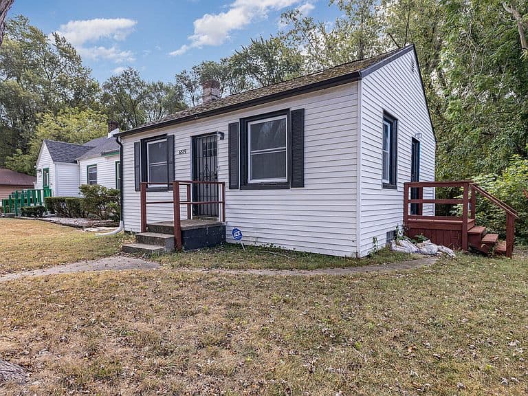 Listing photo 2