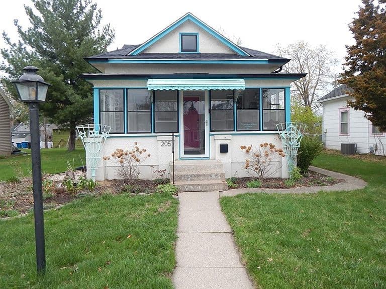 Listing photo 2