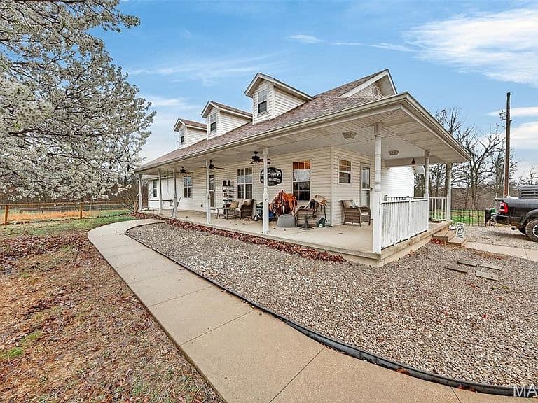 Listing photo 3