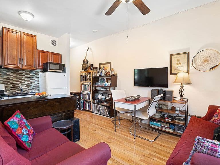 Listing photo 3
