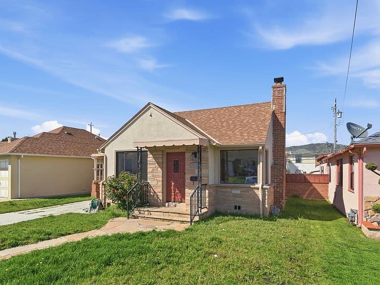 Listing photo 3