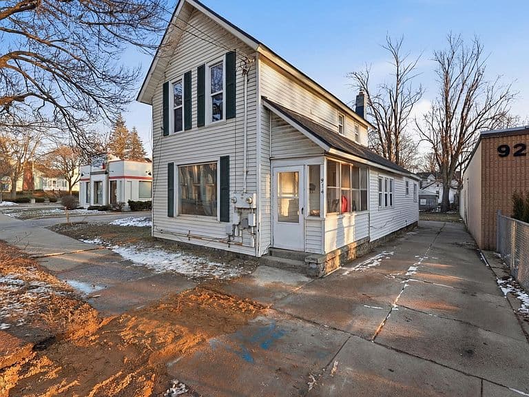 Listing photo 2