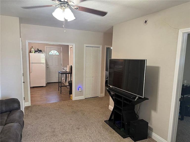 Listing photo 5