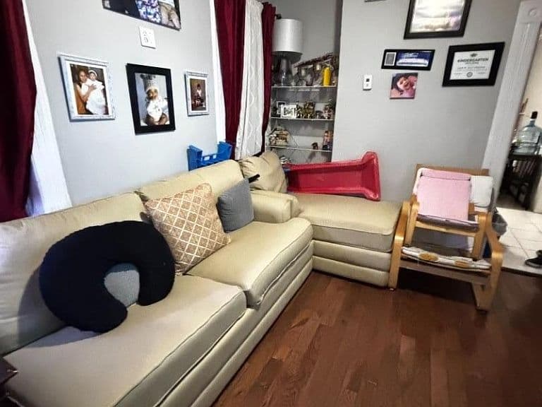 Listing photo 3