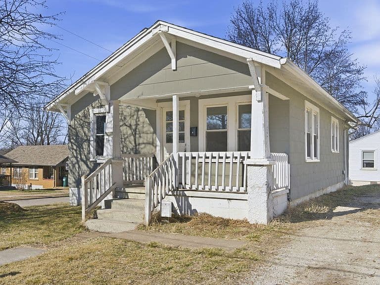 Listing photo 2