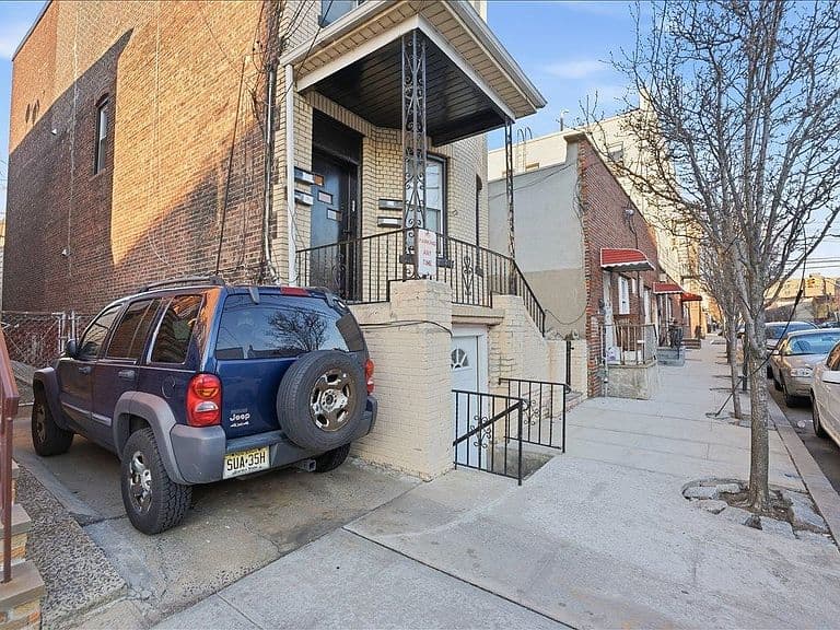 Listing photo 5