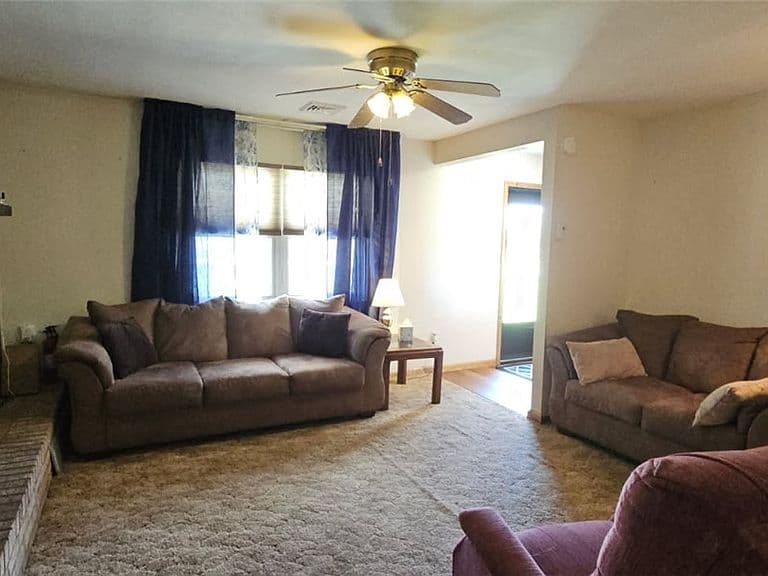 Listing photo 3