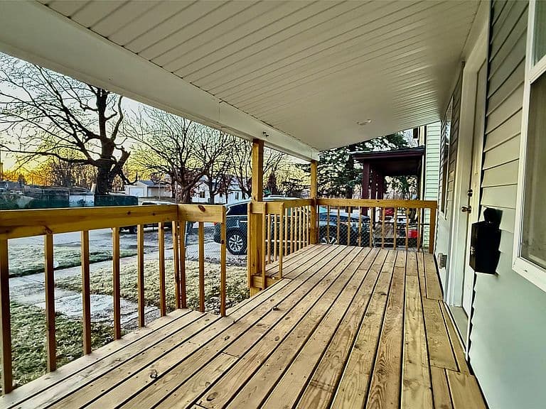 Listing photo 4