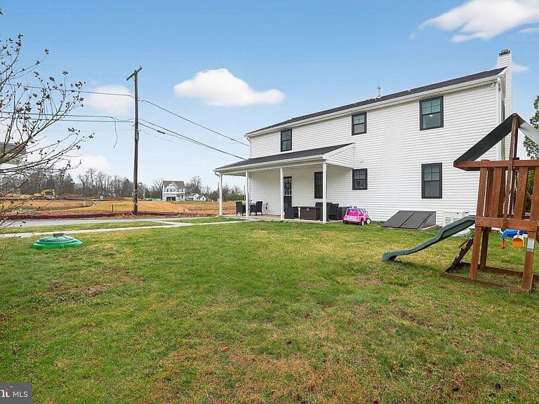Listing photo 5