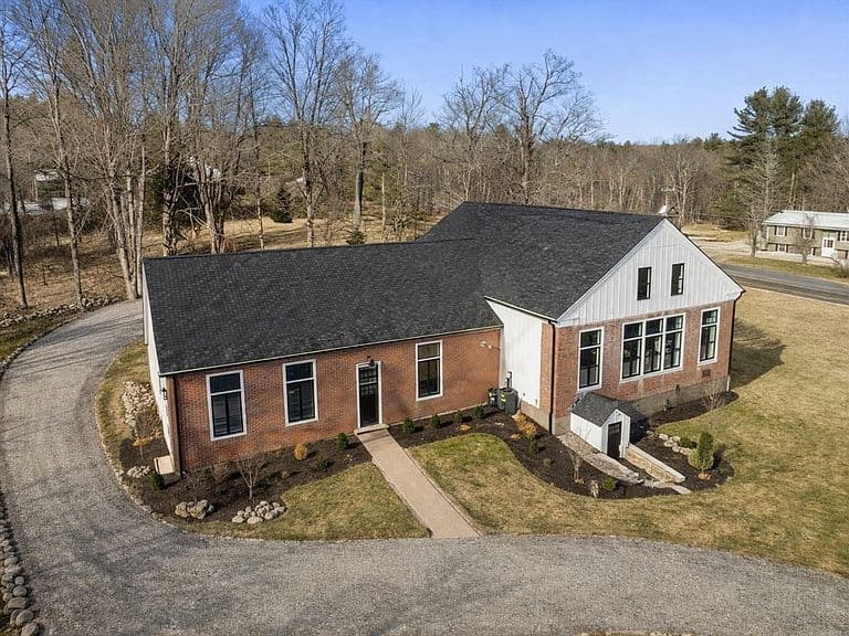 Listing photo 2
