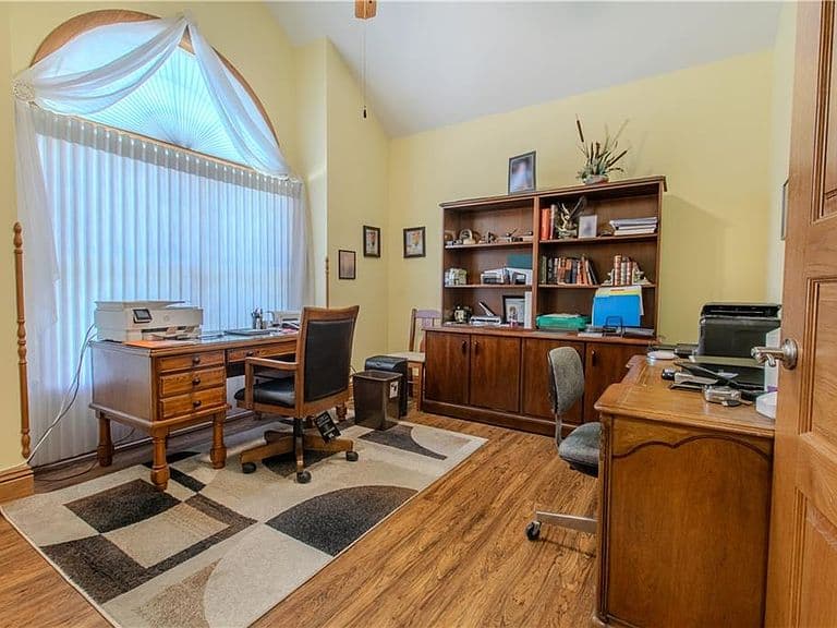 Listing photo 5