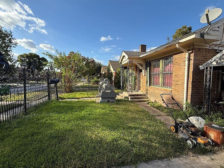 Listing photo 3