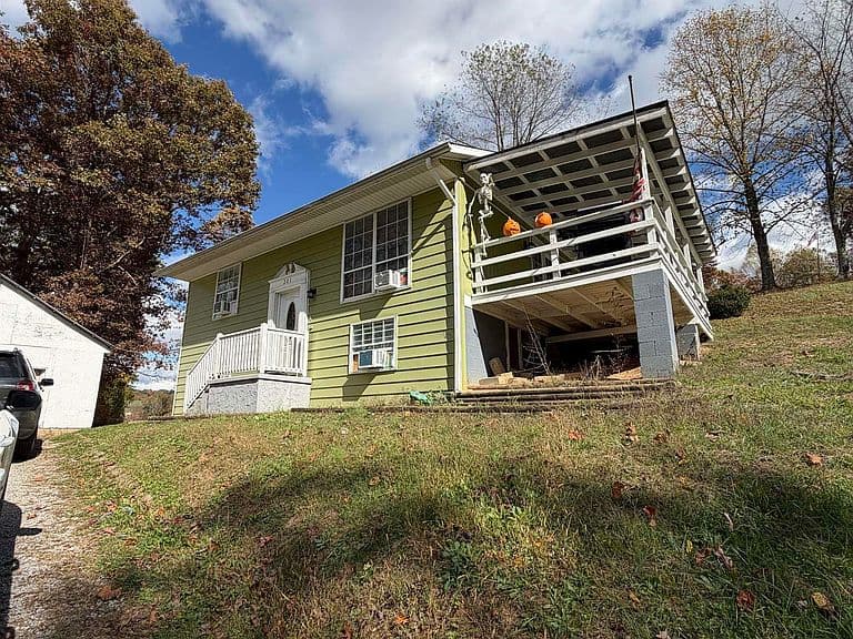 Listing photo 2
