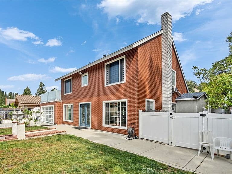 Listing photo 2