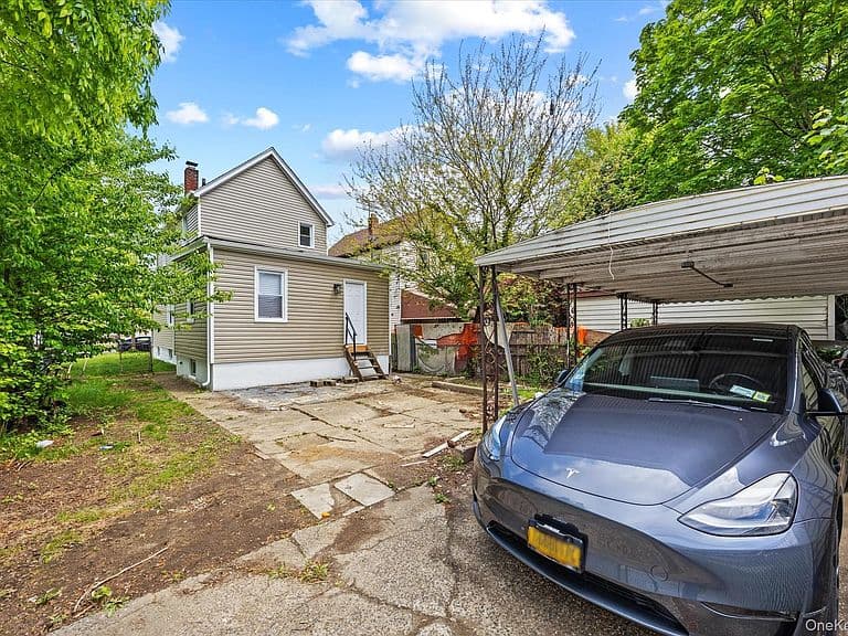 Listing photo 5