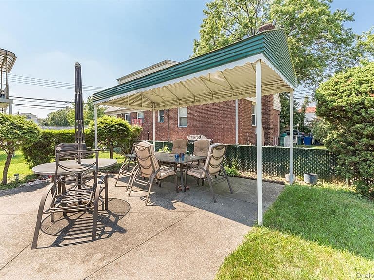 Listing photo 4
