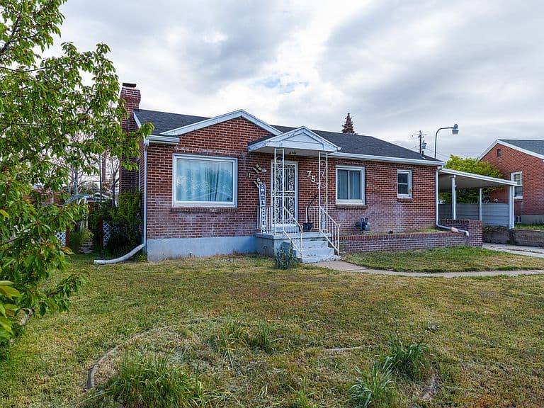 Listing photo 2