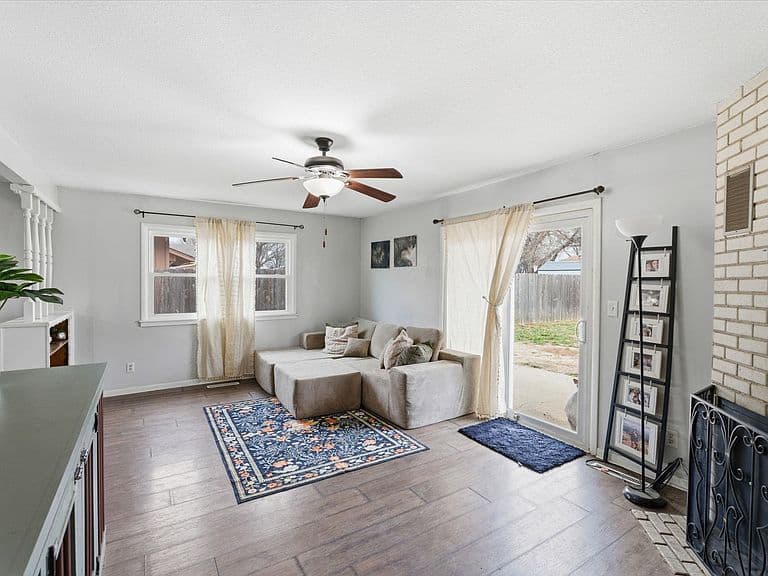 Listing photo 4