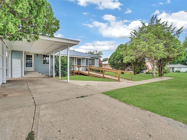 Listing photo 4