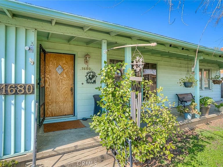 Listing photo 3