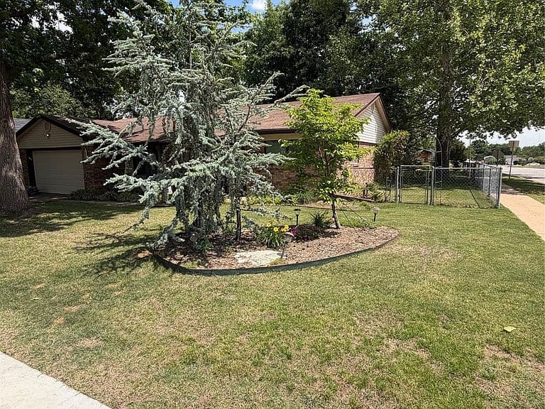 Listing photo 3