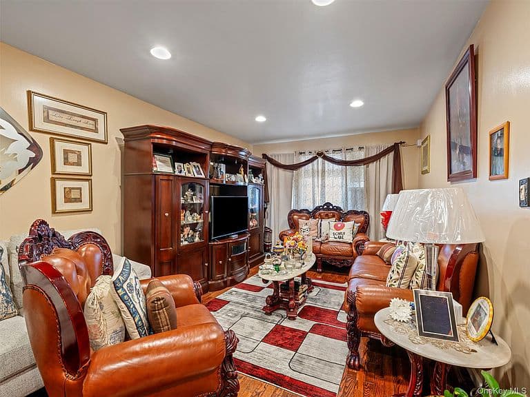 Listing photo 5