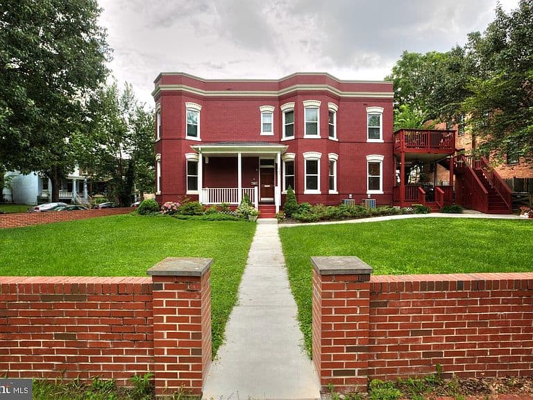 Listing photo 4