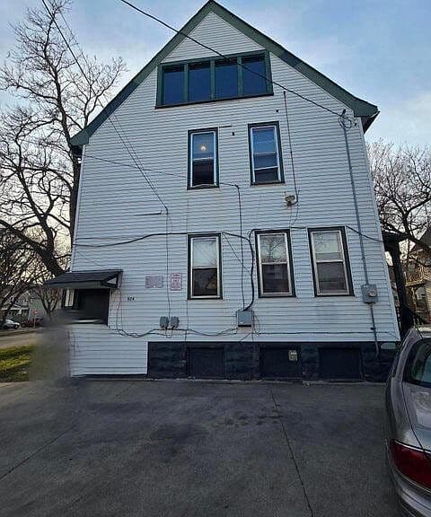 Listing photo 2