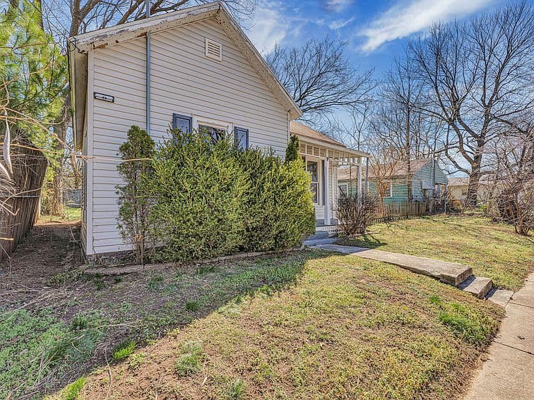 Listing photo 2
