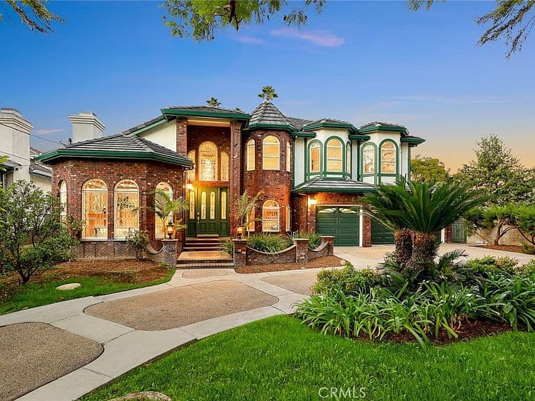 Listing photo 2