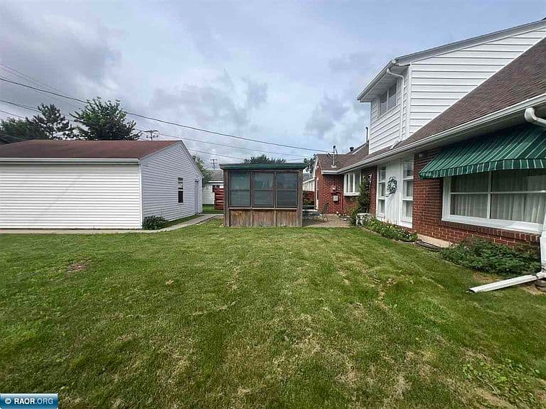 Listing photo 3