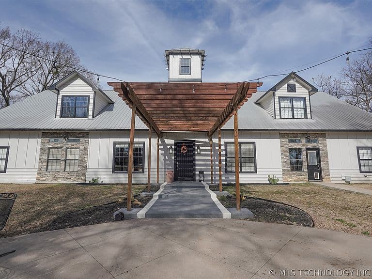Listing photo 4