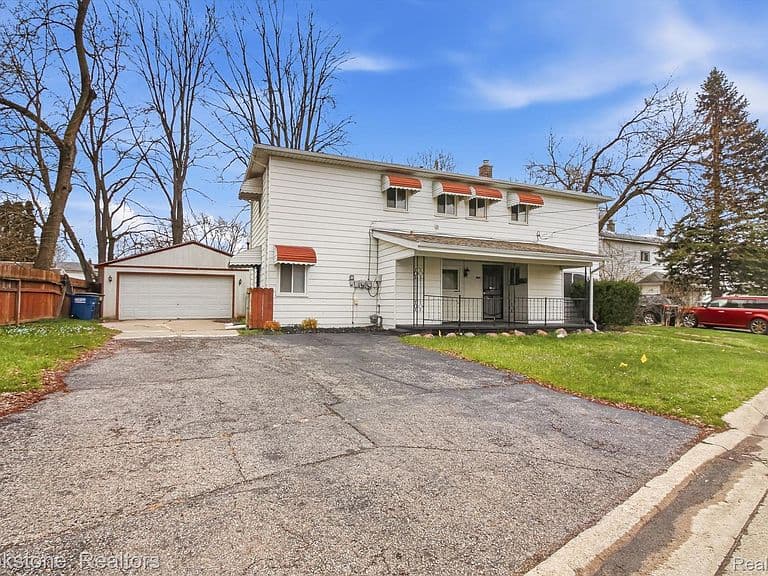 Listing photo 2