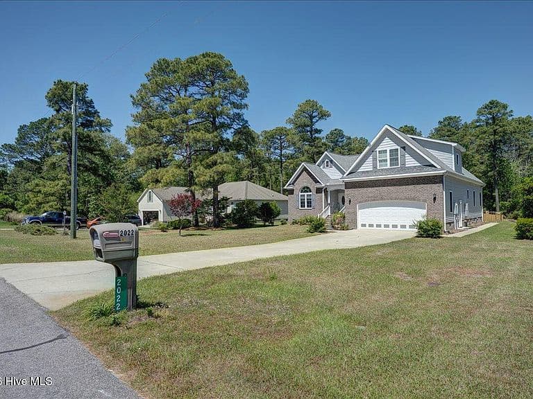 Listing photo 5