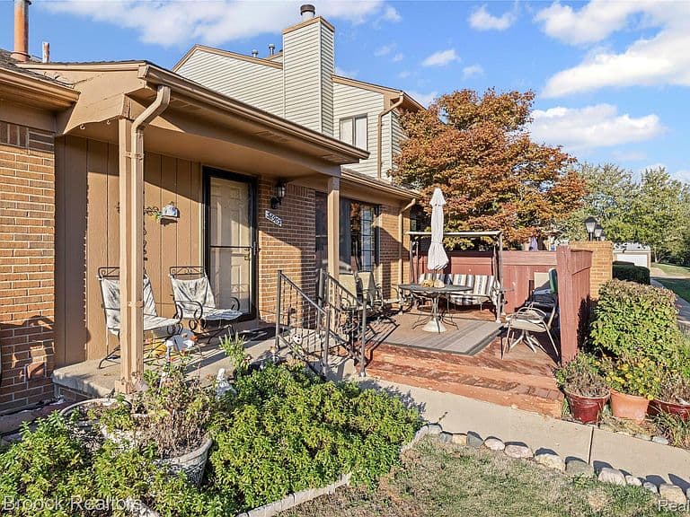 Listing photo 3