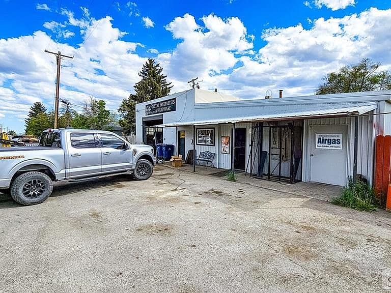 Listing photo 3