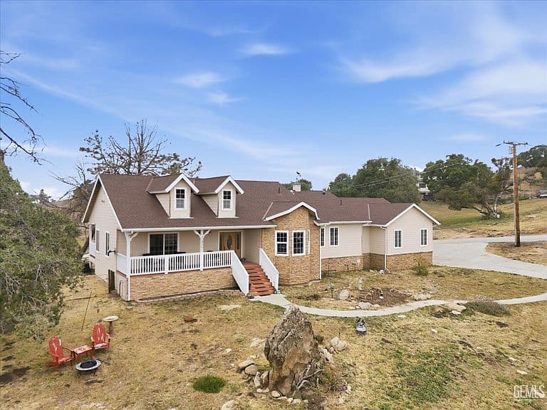 Listing photo 4