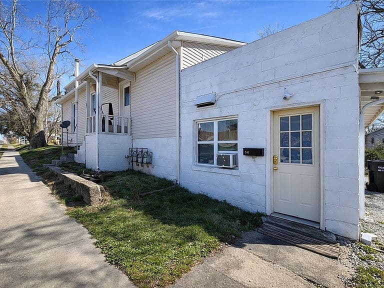 Listing photo 3