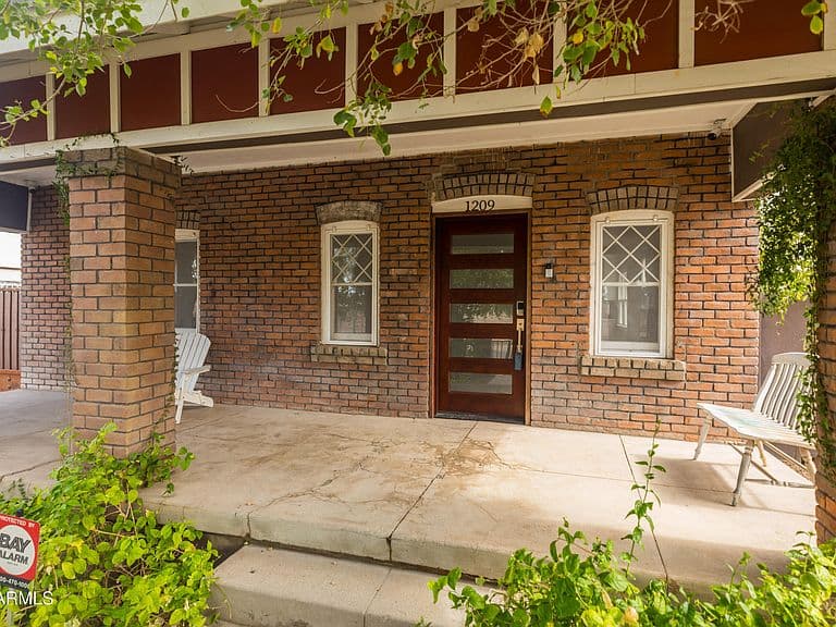 Listing photo 4