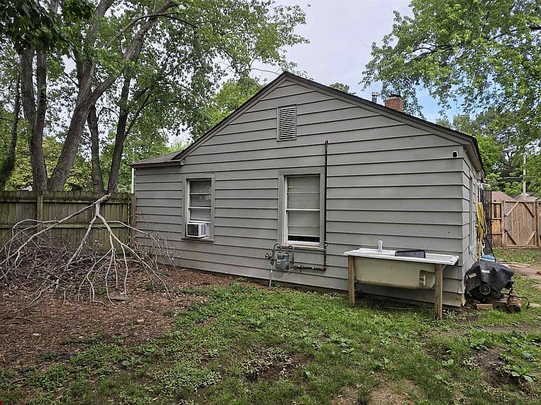Listing photo 3