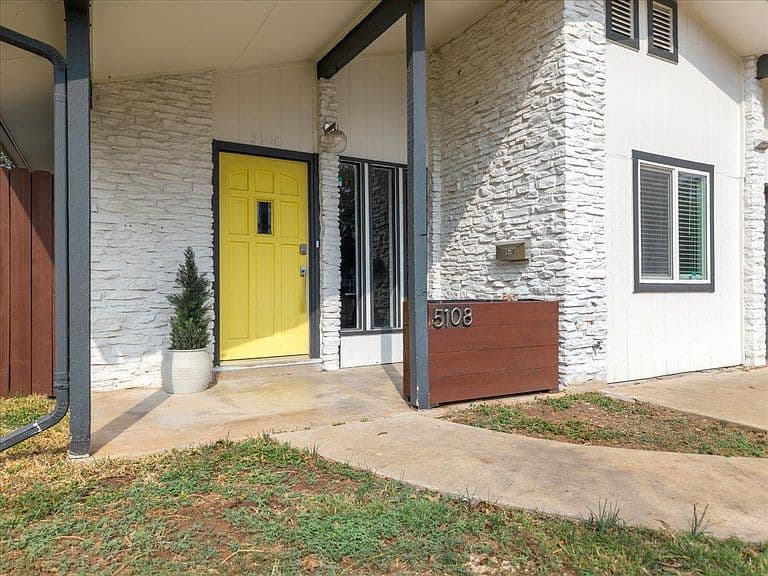 Listing photo 3