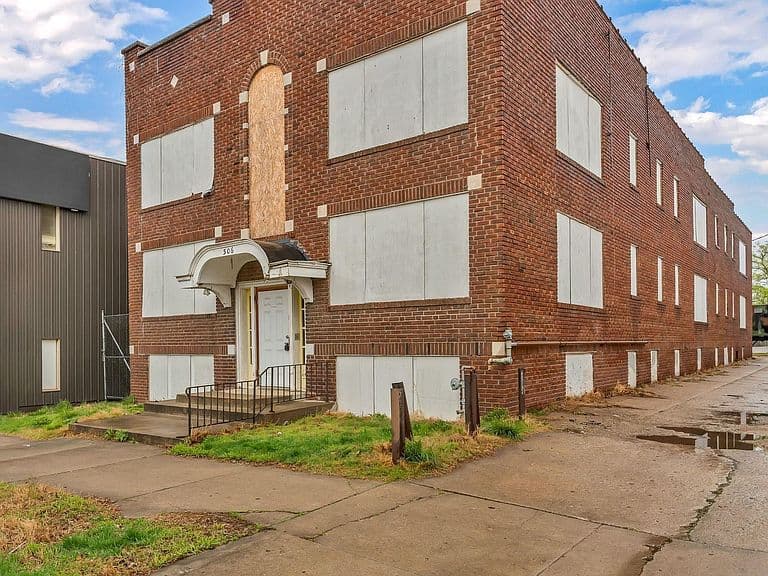 Listing photo 2