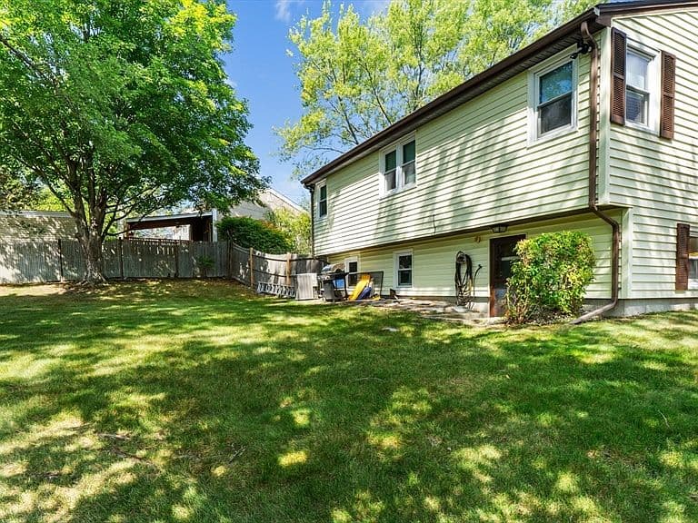 Listing photo 5