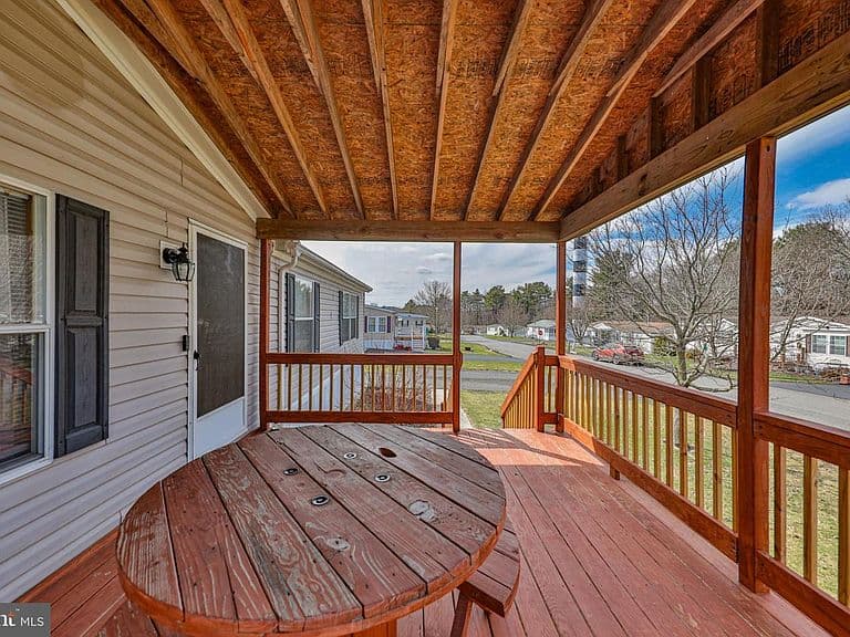 Listing photo 5