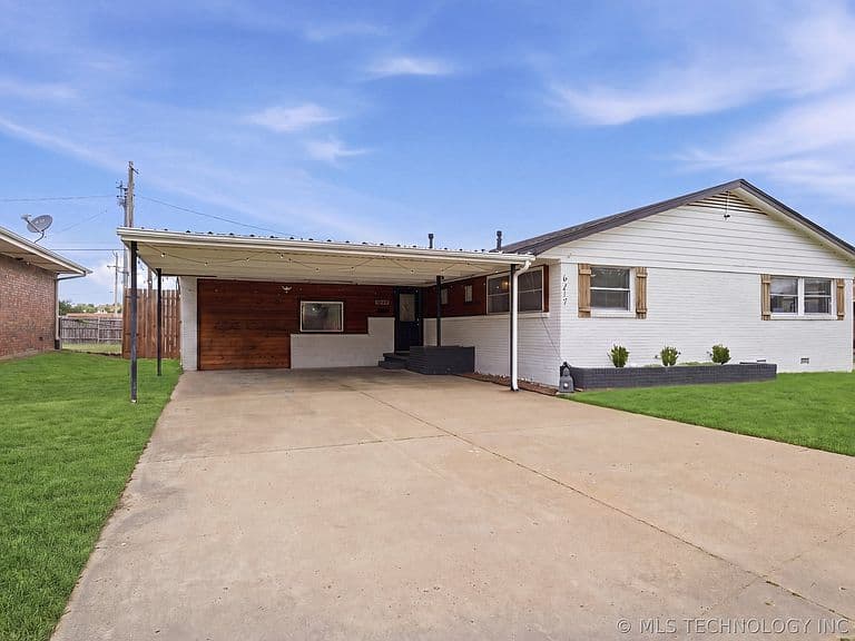 Listing photo 2