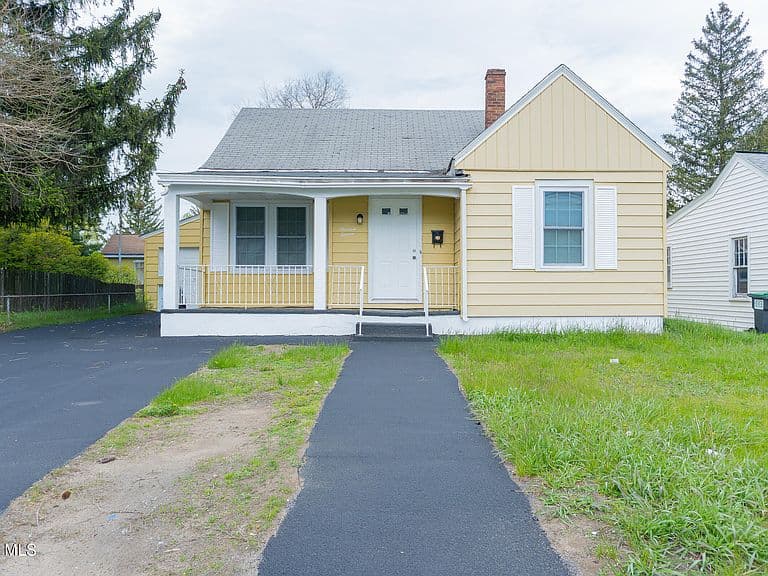 Listing photo 2