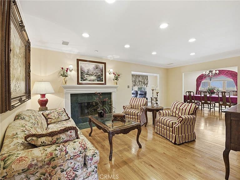 Listing photo 5